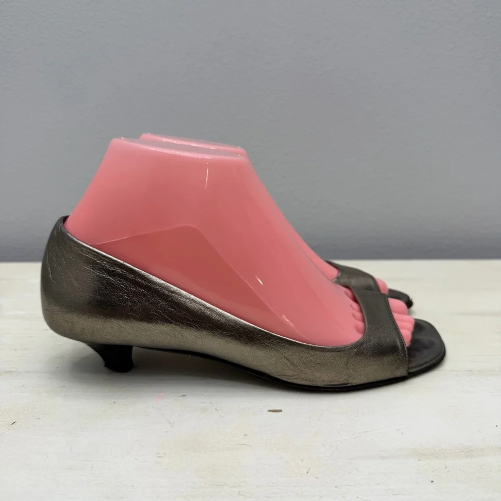 Salvatore Ferragamo Silver Leather Open Toe Kitten Heel Pumps Size 7